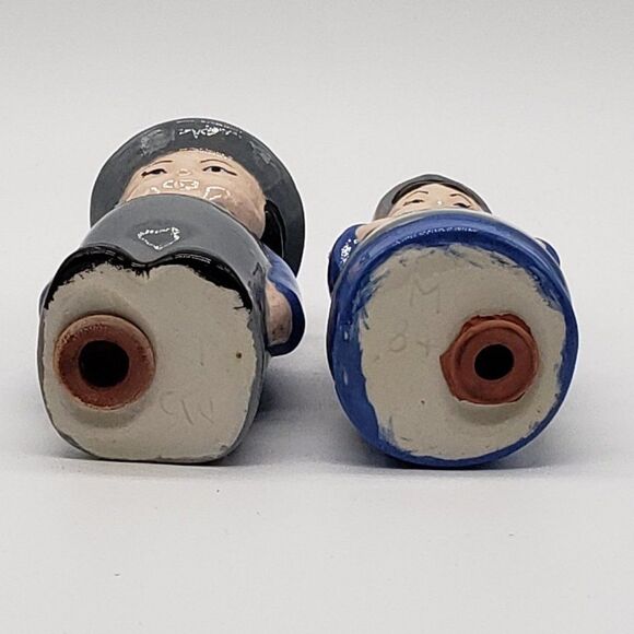 Signed Vintage 1984 Amish Blue Grey Man & Woman Ceramic Salt & Pepper Shaker Set - Picture 3 of 11